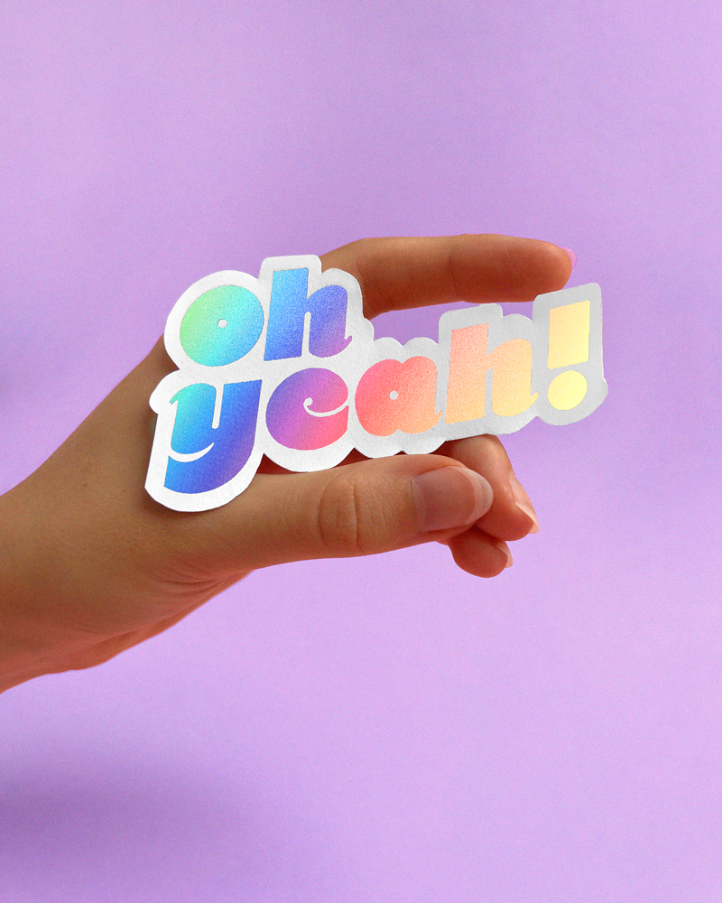 Logo "oh yeah!" écrit à la main. Les formes sont rondes et chaleureuses, inspirées des visuels vintage des 60's. Par Meg Chikhani